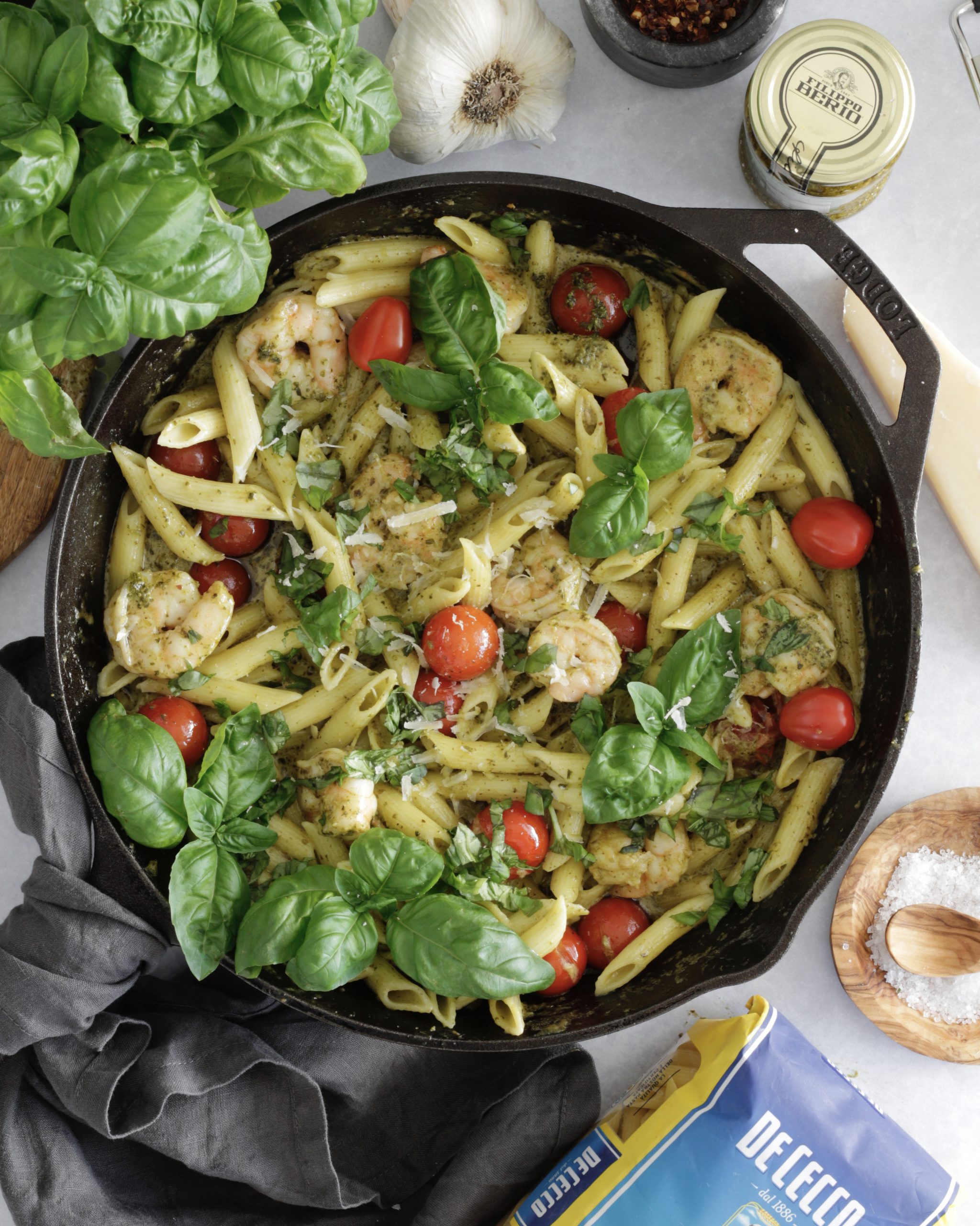 Rjómalagað basil pestó pasta með risarækjum Linda Ben