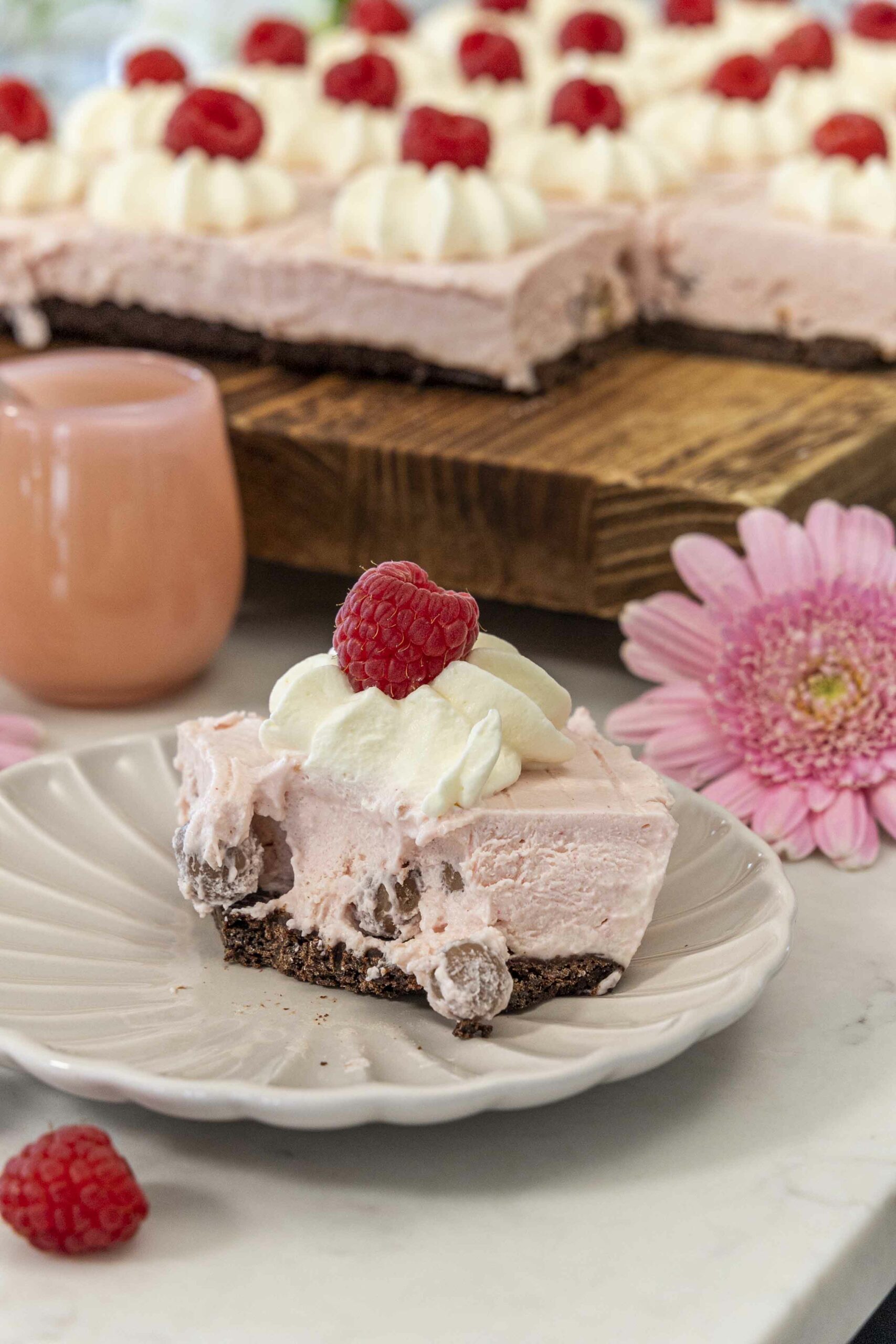 Hindberja ostakaka með brownie botni og Nóa kroppi