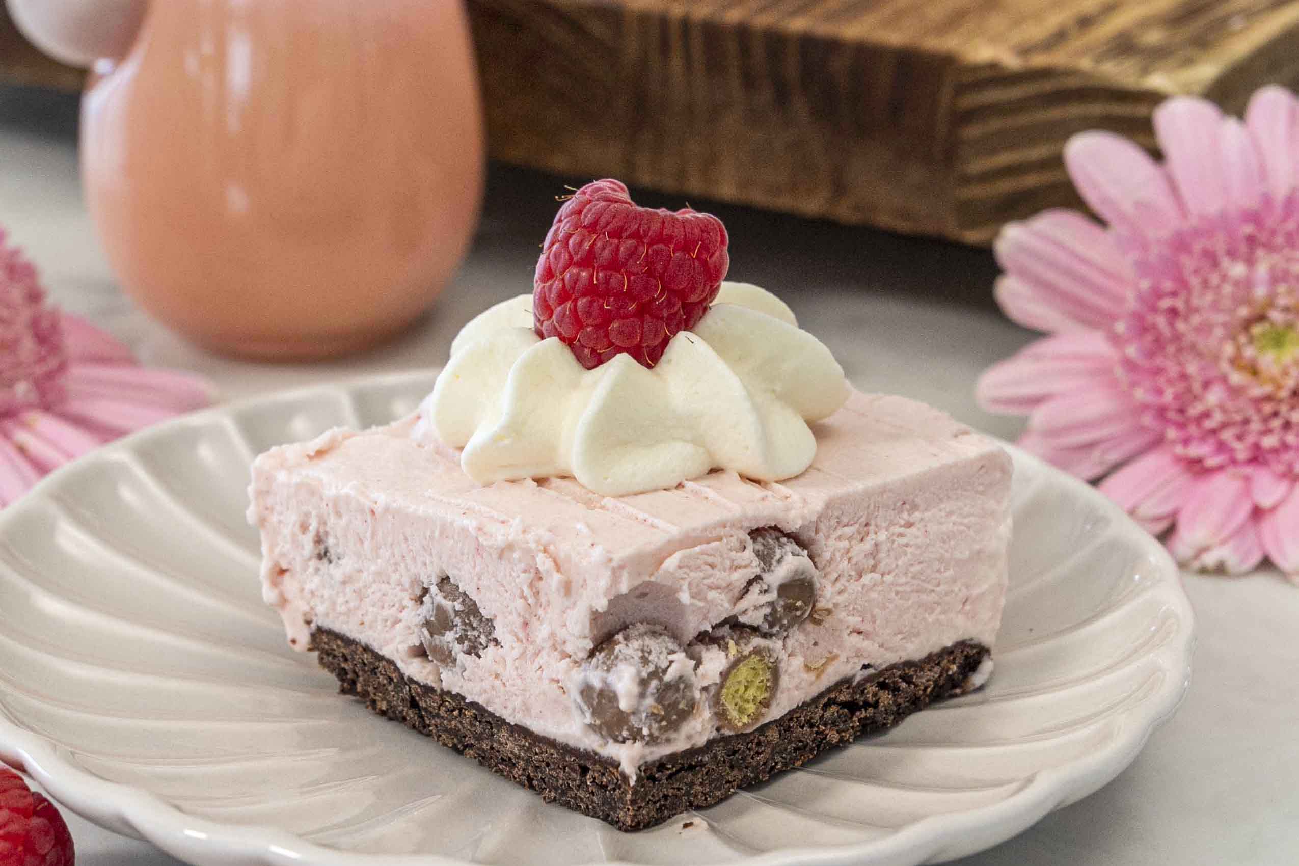 Hindberja ostakaka með brownie botni og Nóa kroppi