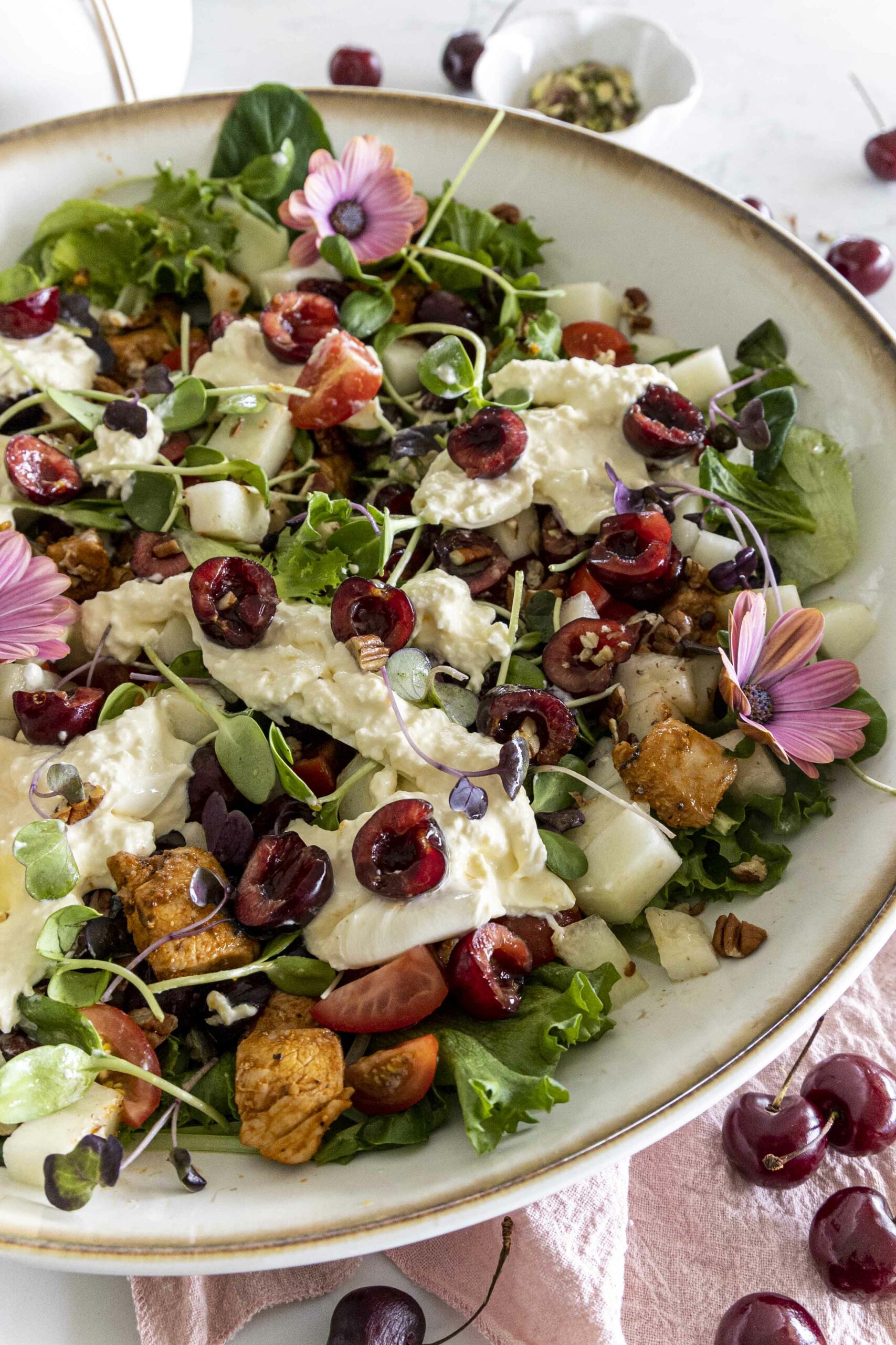 burrrata og kirsuberja kjúklingasalat