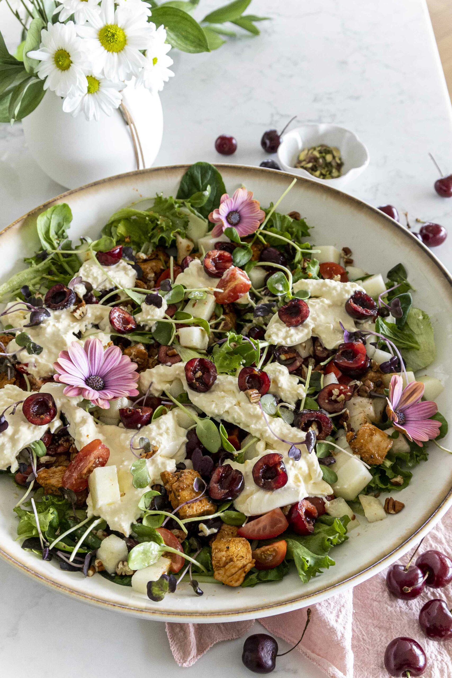 burrrata og kirsuberja kjúklingasalat