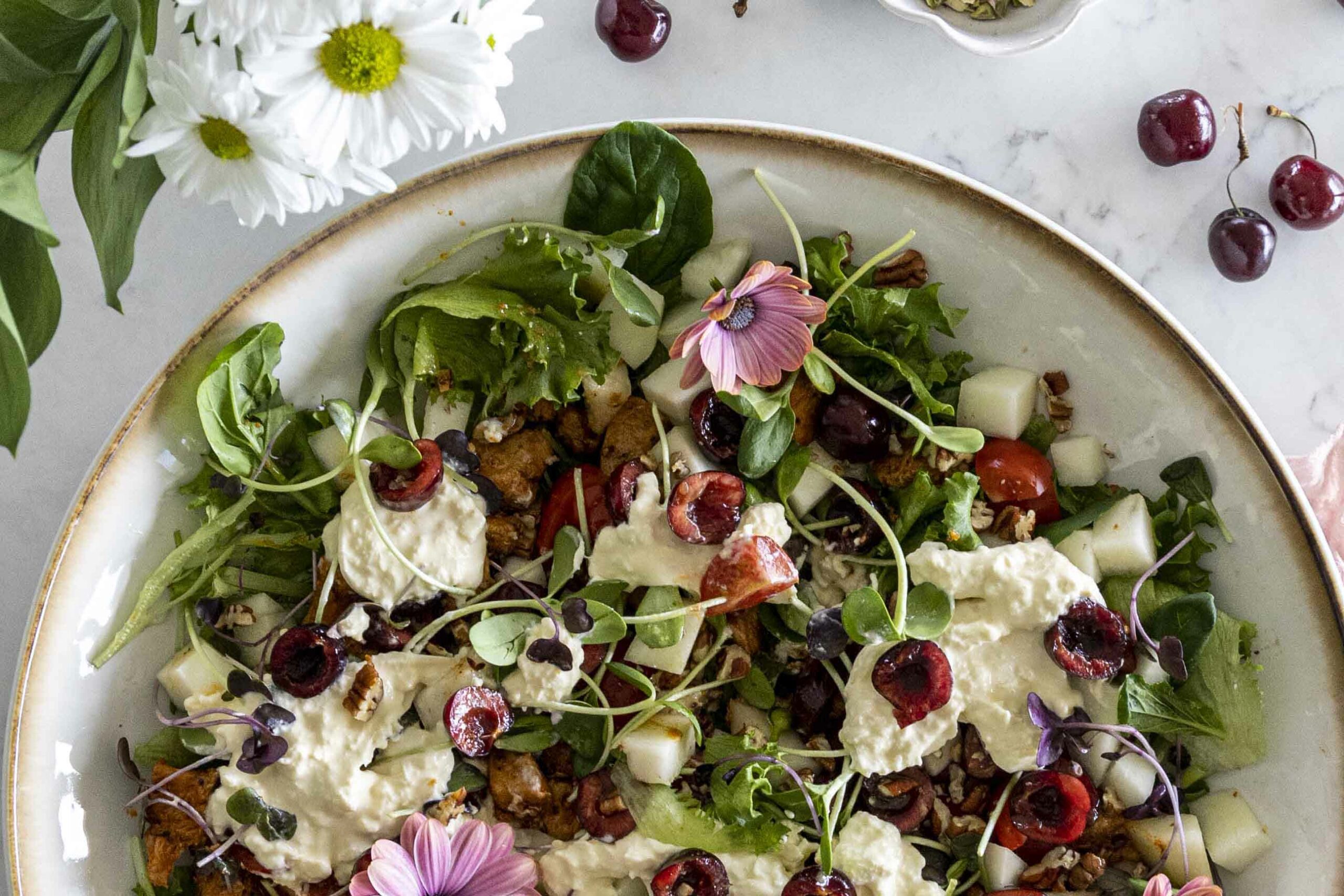 burrrata og kirsuberja kjúklingasalat
