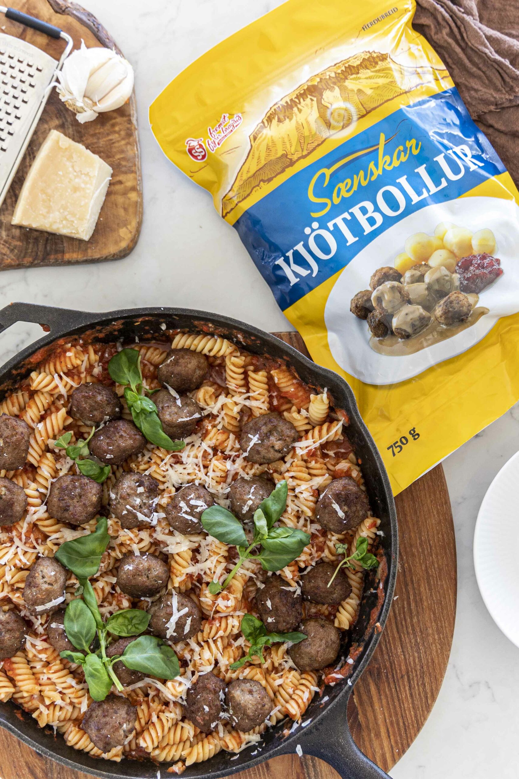 Kjötbollur og pasta