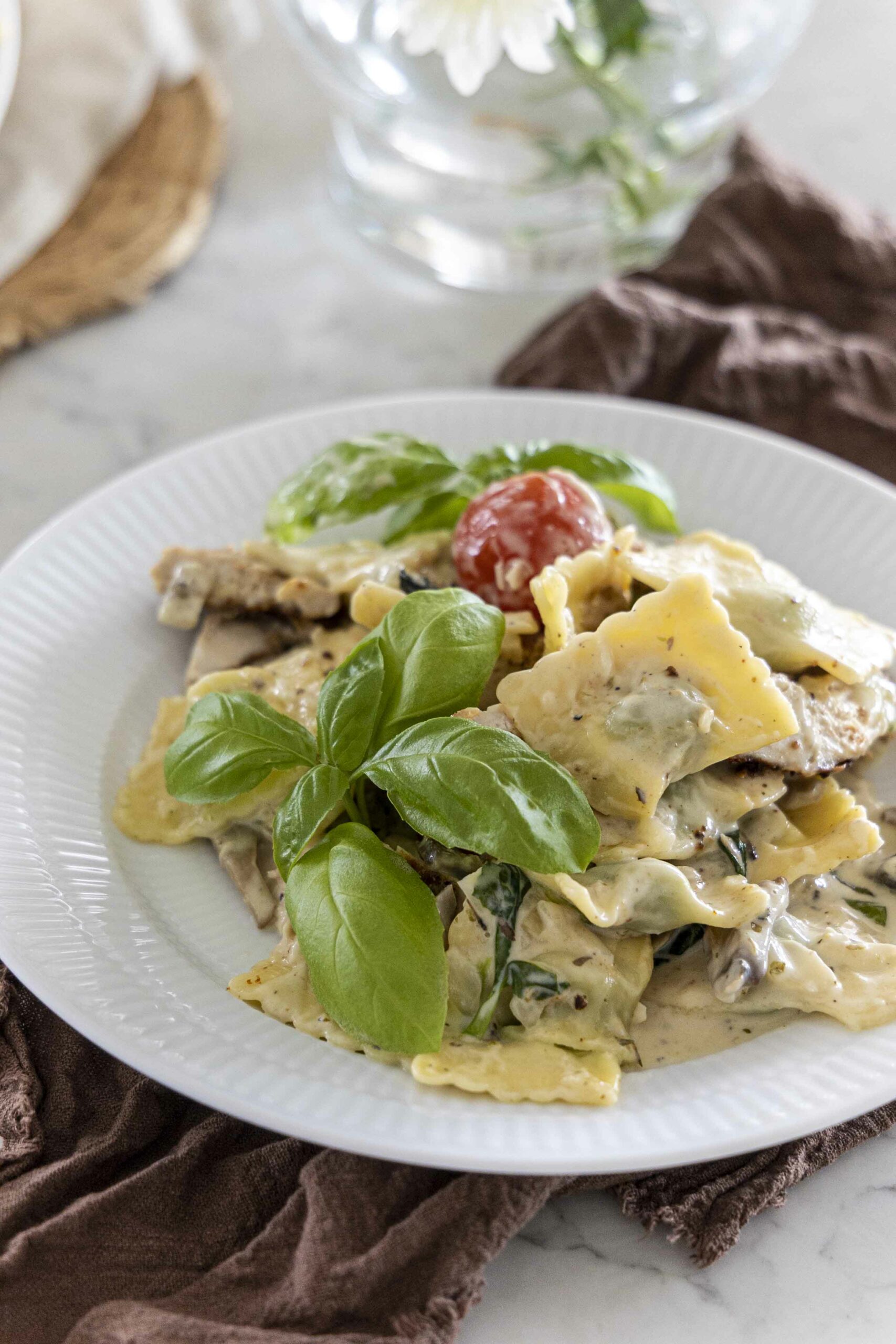 mömmupastað - kjúklinga ravioli í hvítlauks rjómasósu með babyleaf  
