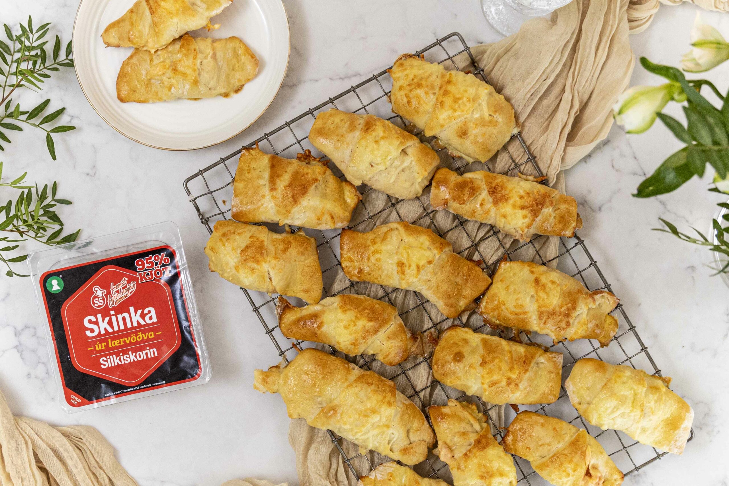 Ljúffeng skinkuhorn með silkiskorinni skinku