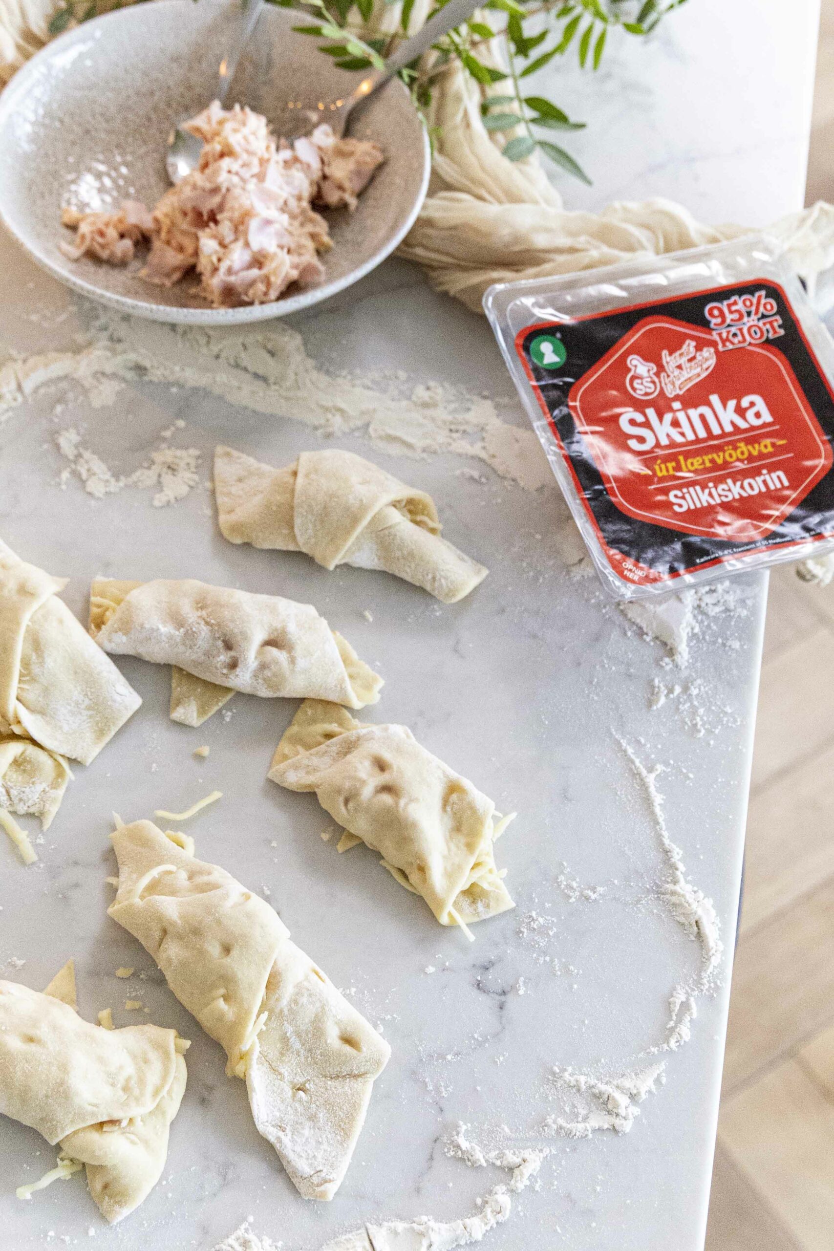 Ljúffeng skinkuhorn með silkiskorinni skinku