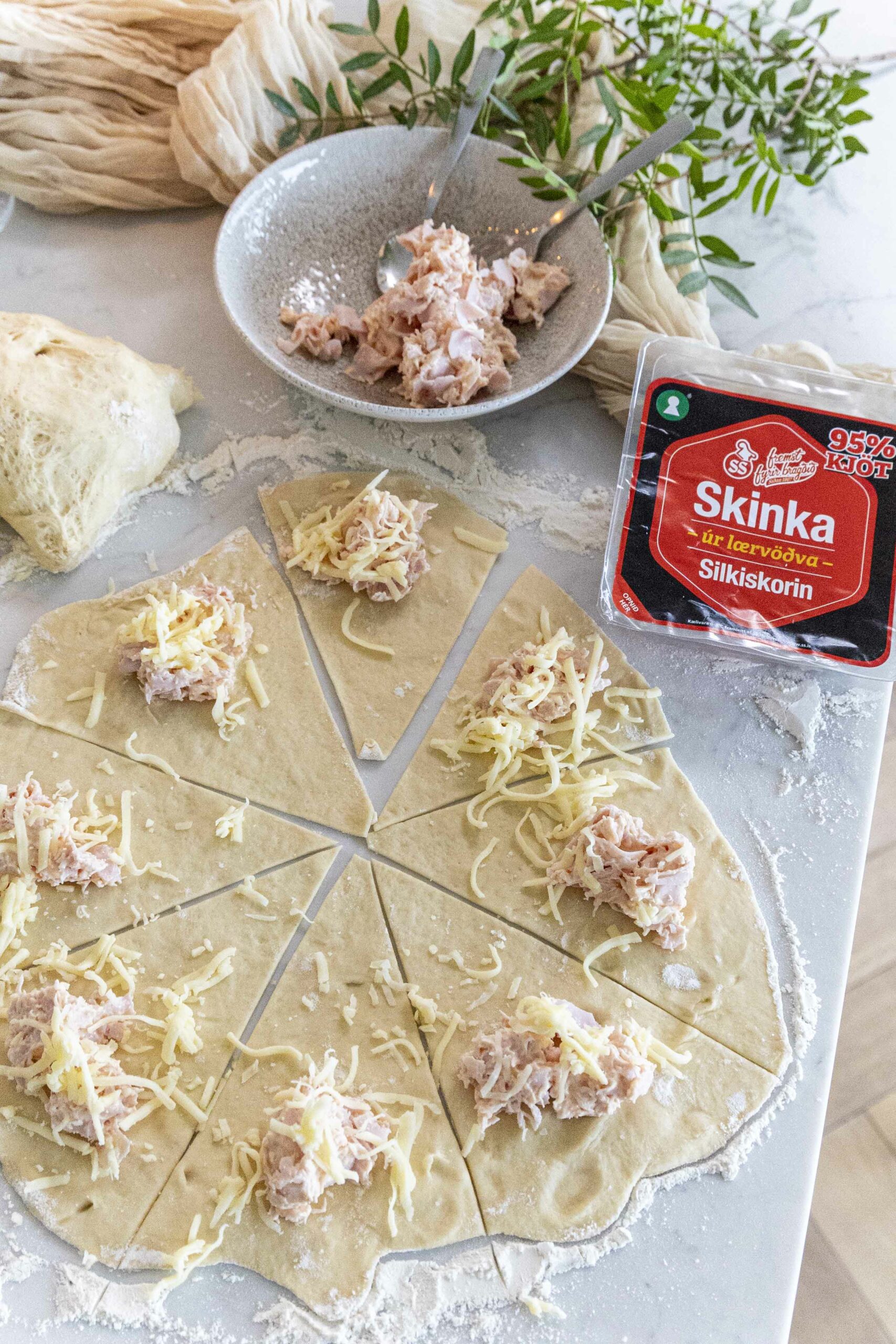 Ljúffeng skinkuhorn með silkiskorinni skinku