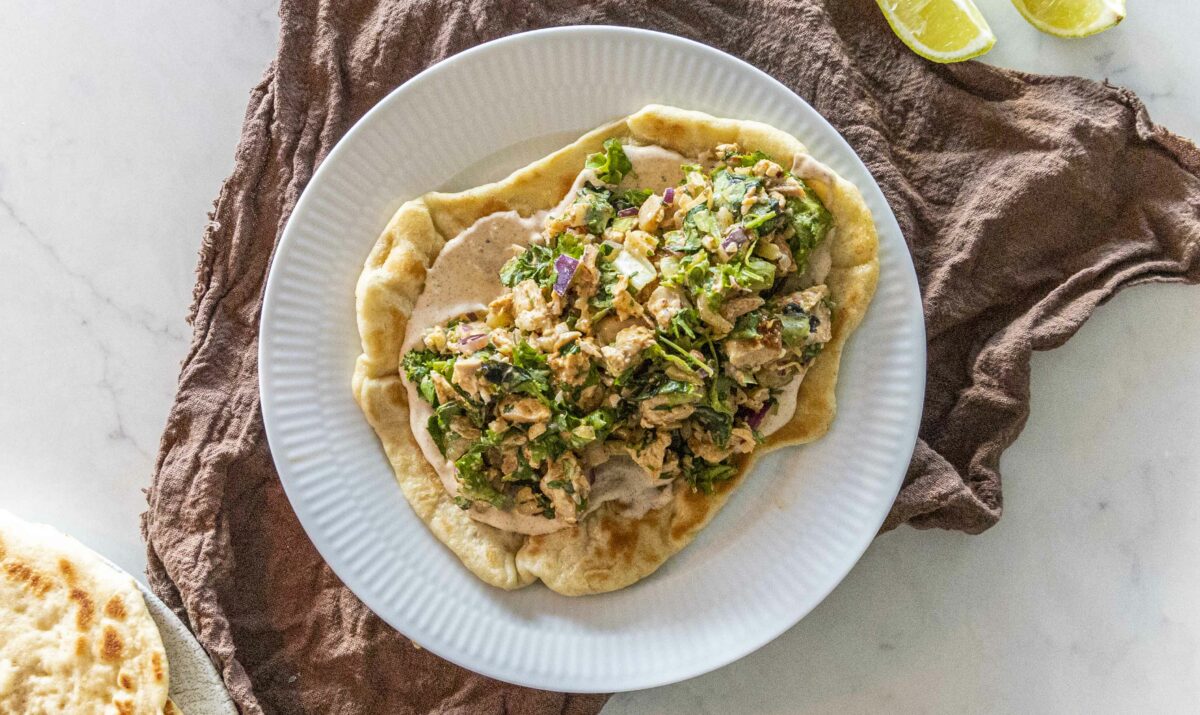 Djúsí kjúklingasalat í naan brauði