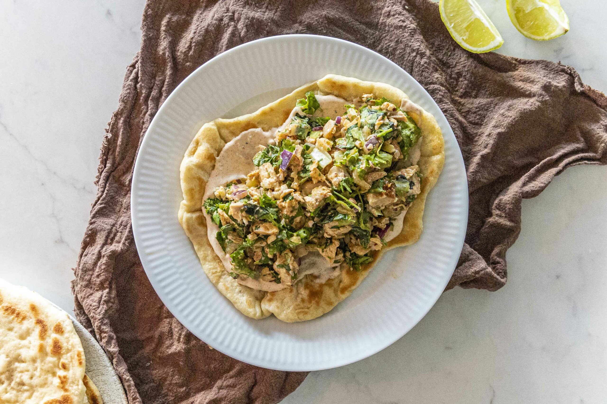 Djúsí kjúklingasalat í naan brauði