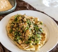 Djúsí kjúklingasalat í naan brauði