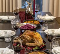 Kalkúnaveisla með öllu tilheyrandi stufffing/ kalkúna fyllingu, kalkúnasósu, sætkartöflumús, heimagerðu rauðkáli