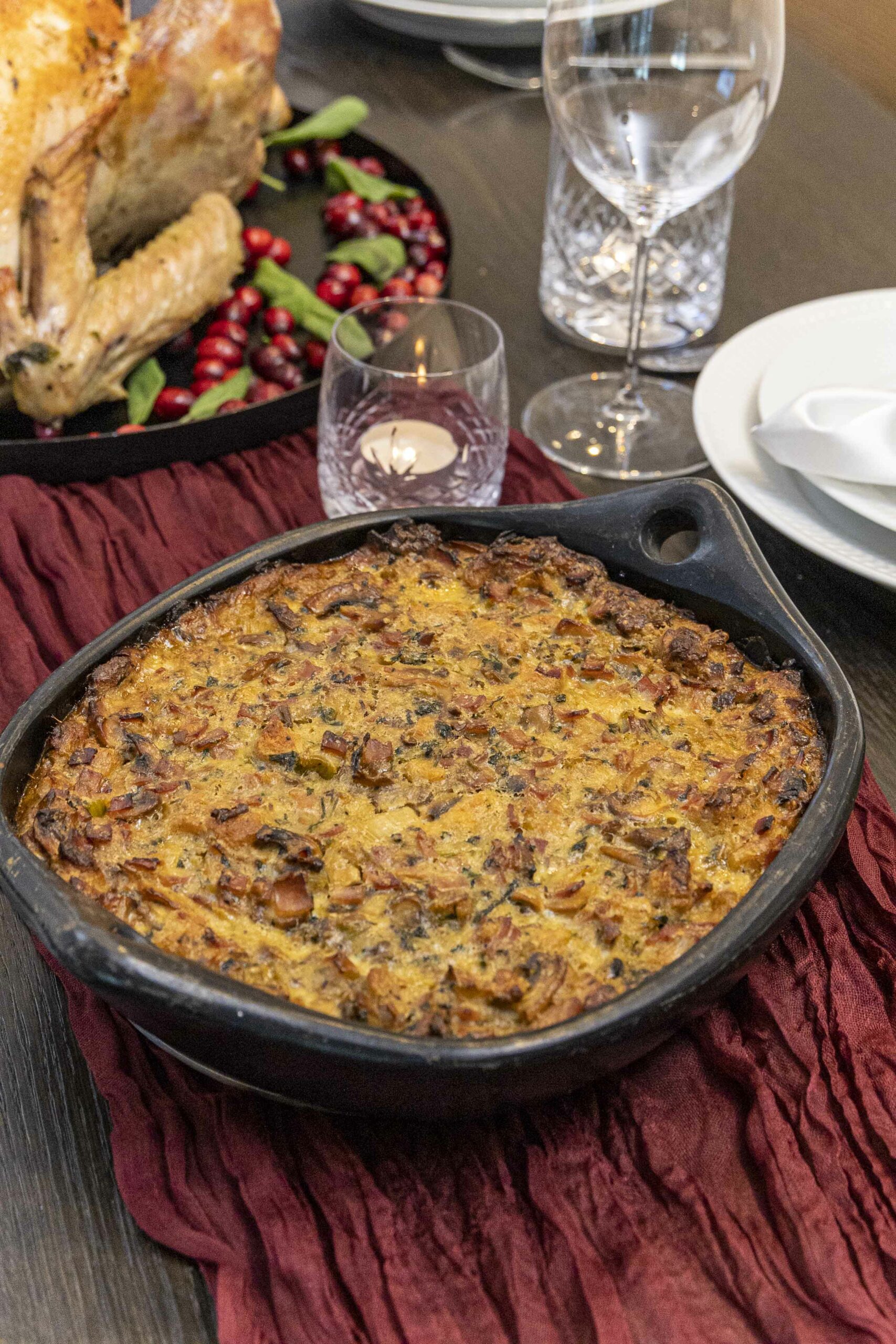 Kalkúnaveisla með öllu tilheyrandi stufffing/ kalkúna fyllingu, kalkúnasósu, sætkartöflumús, heimagerðu rauðkáli