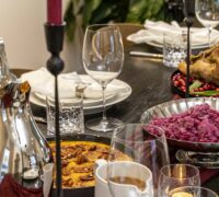 Kalkúnaveisla með öllu tilheyrandi stufffing/ kalkúna fyllingu, kalkúnasósu, sætkartöflumús, heimagerðu rauðkáli