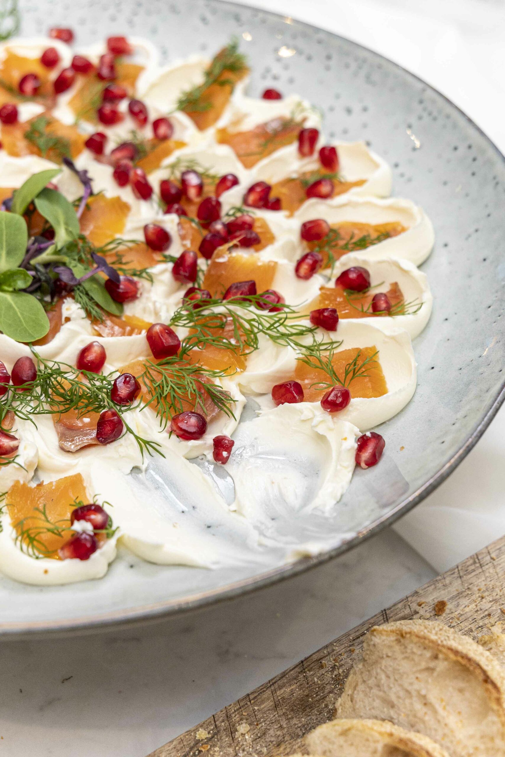 Forréttur reyktur lax með rjómaosti og dilli