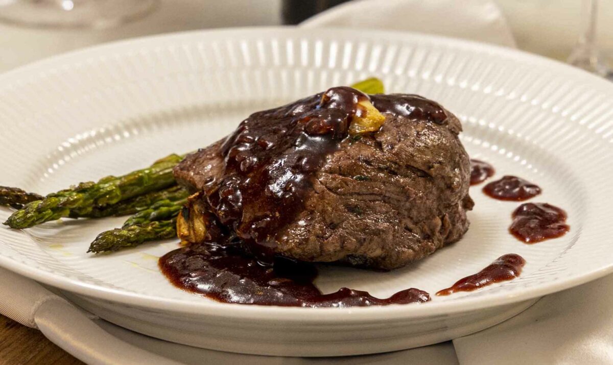 Rauðvínssósa sem fullkomnar nautasteikina