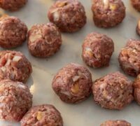 Mozzarella fylltar kjötbollur