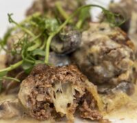 Mozzarella fylltar kjötbollur