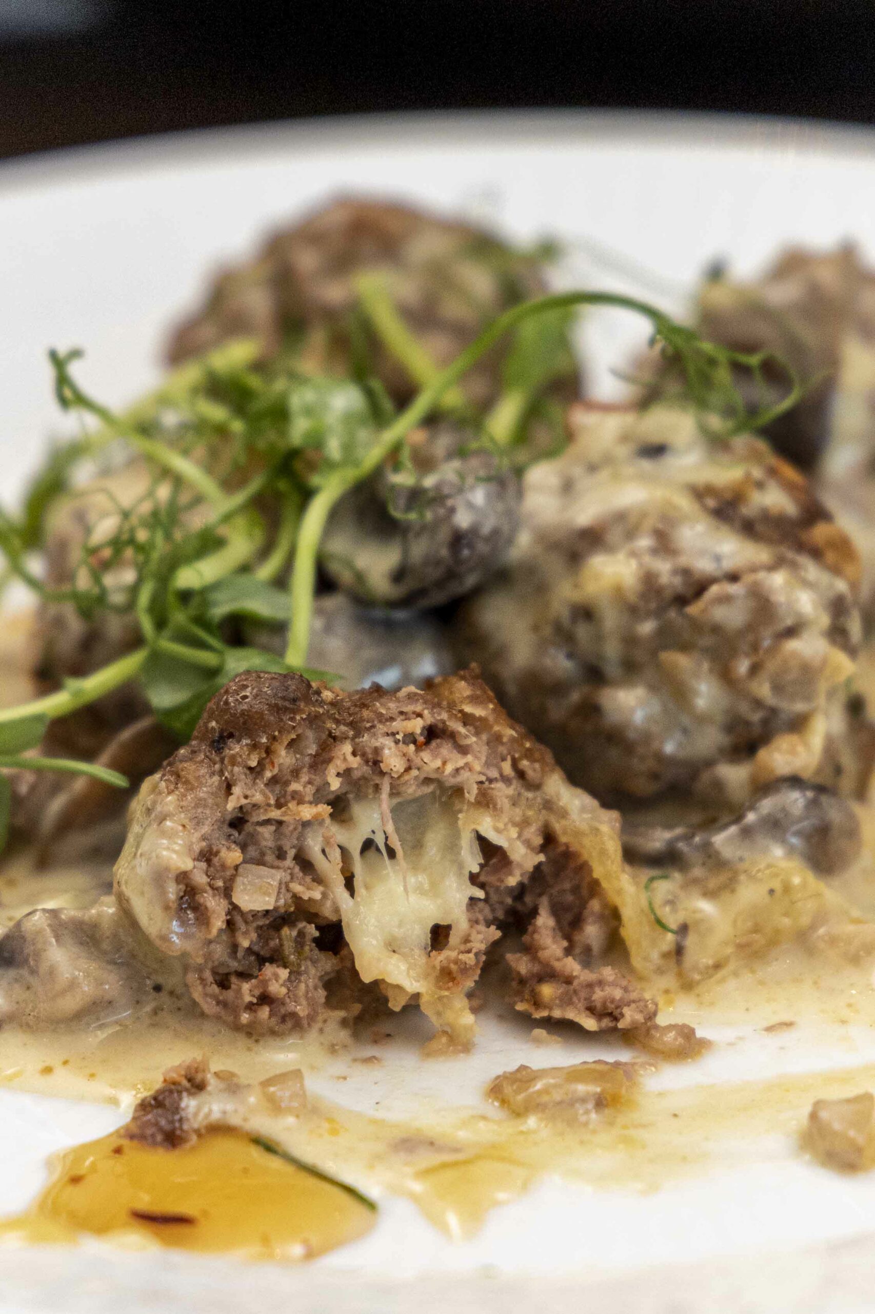 Mozzarella fylltar kjötbollur