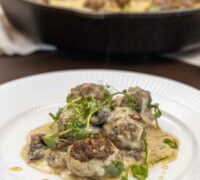 Mozzarella fylltar kjötbollur