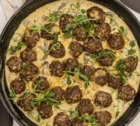 Mozzarella fylltar kjötbollur