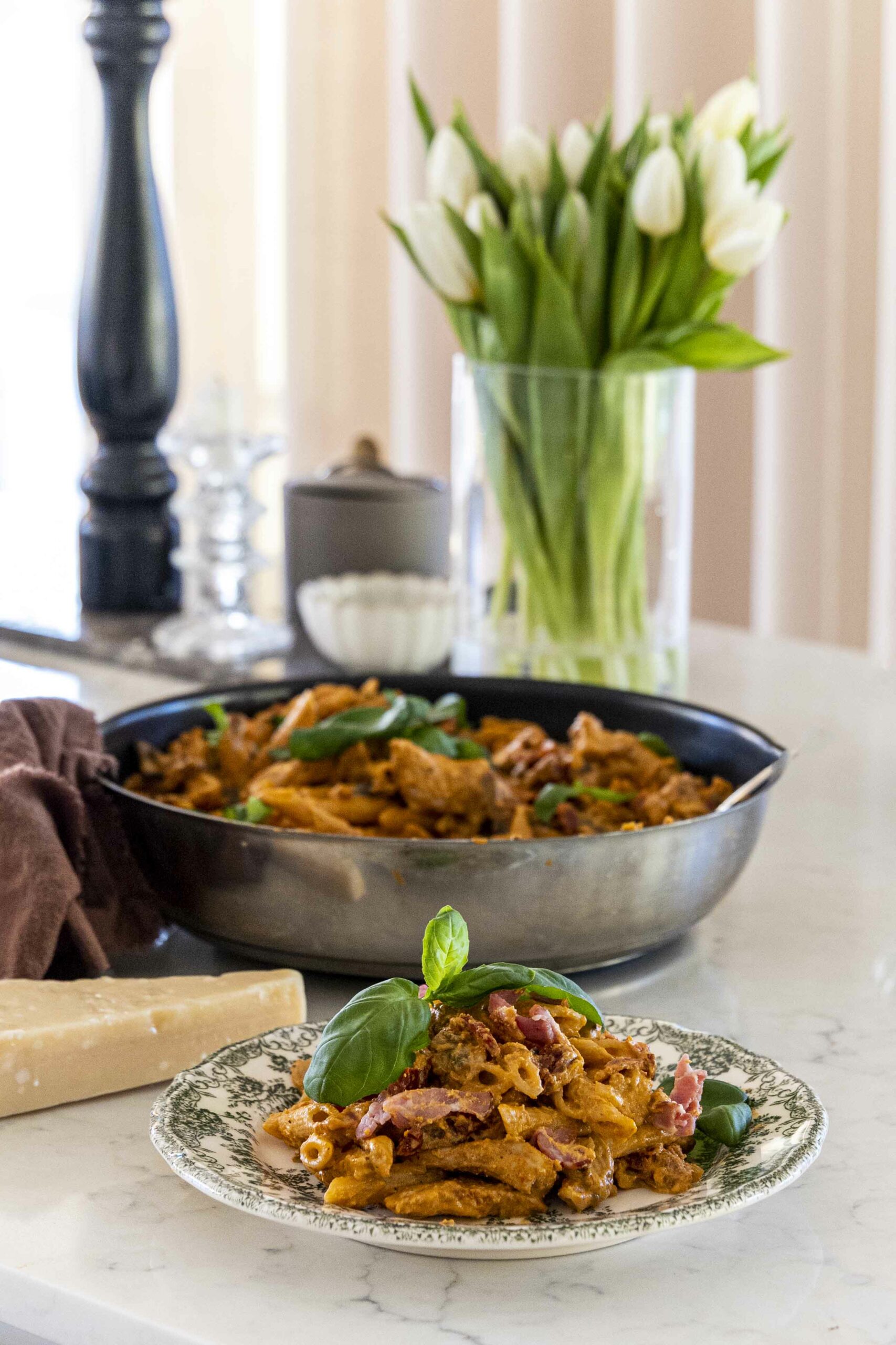 Hollt og próteinríkt kjúklingapasta í pestó"rjóma"sósu