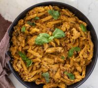 Hollt og próteinríkt kjúklingapasta í pestó