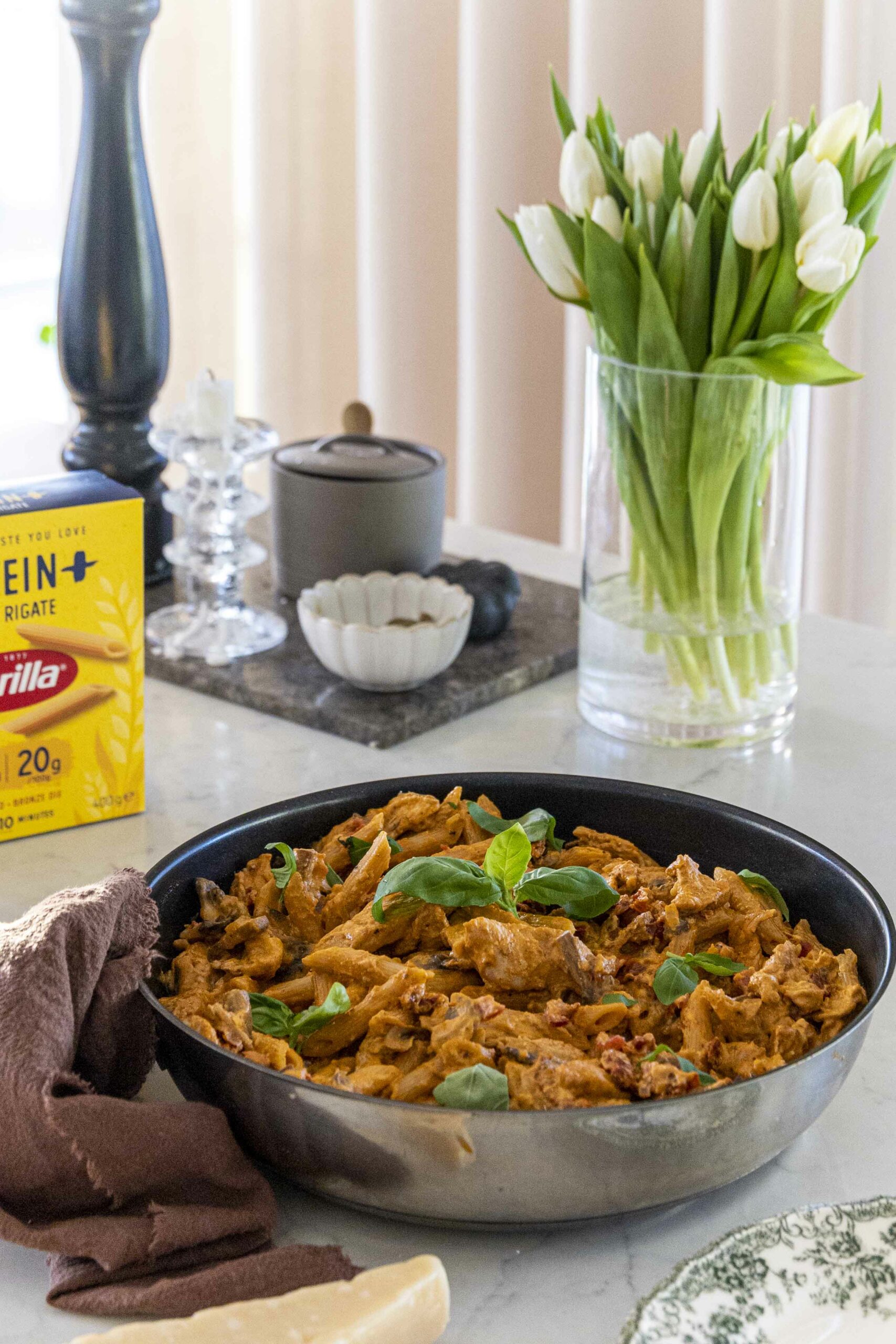 Hollt og próteinríkt kjúklingapasta í pestó"rjóma"sósu