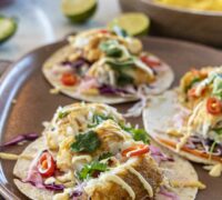 Fiski taco með fersku hrásalti og mangó sýrðum rjóma