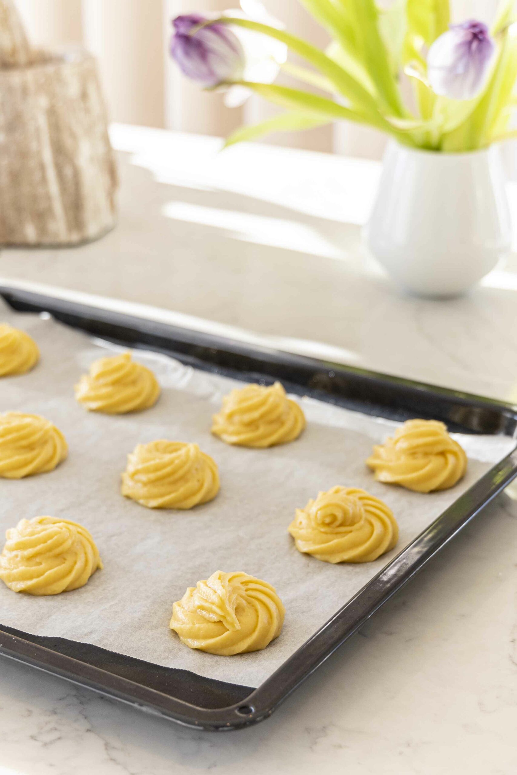 Vatnsdeigsbollur með vanillukremi og jarðaberjasultu