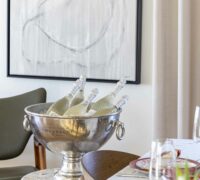 Bleikt Konudagsbrunch - Shakshuka - mimosa - pönnukökur - crossant - bleikar bollakökur