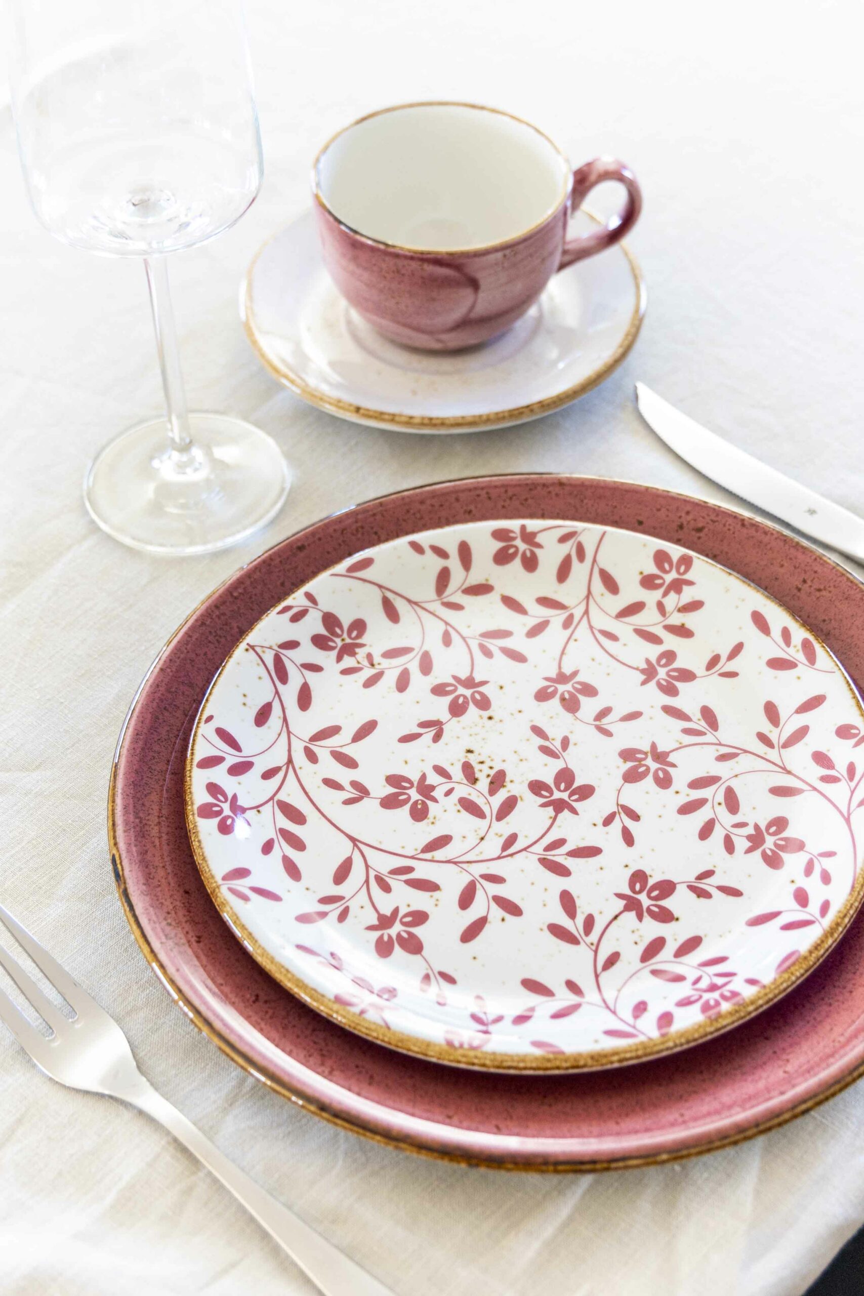 Bleikt Konudagsbrunch - Shakshuka - mimosa - pönnukökur - crossant - bleikar bollakökur 