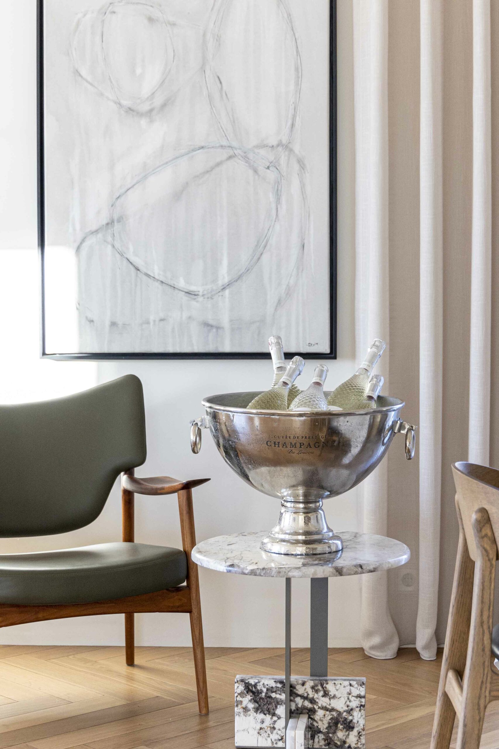 Bleikt Konudagsbrunch - Shakshuka - mimosa - pönnukökur - crossant - bleikar bollakökur 