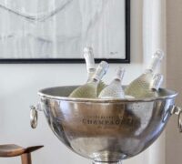 Bleikt Konudagsbrunch - Shakshuka - mimosa - pönnukökur - crossant - bleikar bollakökur