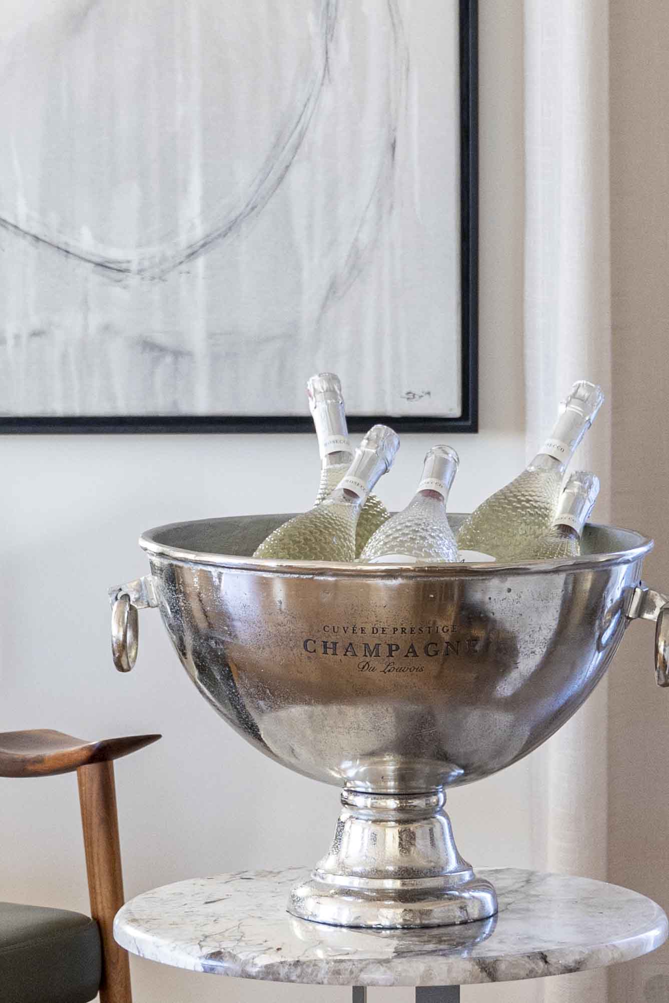 Bleikt Konudagsbrunch - Shakshuka - mimosa - pönnukökur - crossant - bleikar bollakökur 