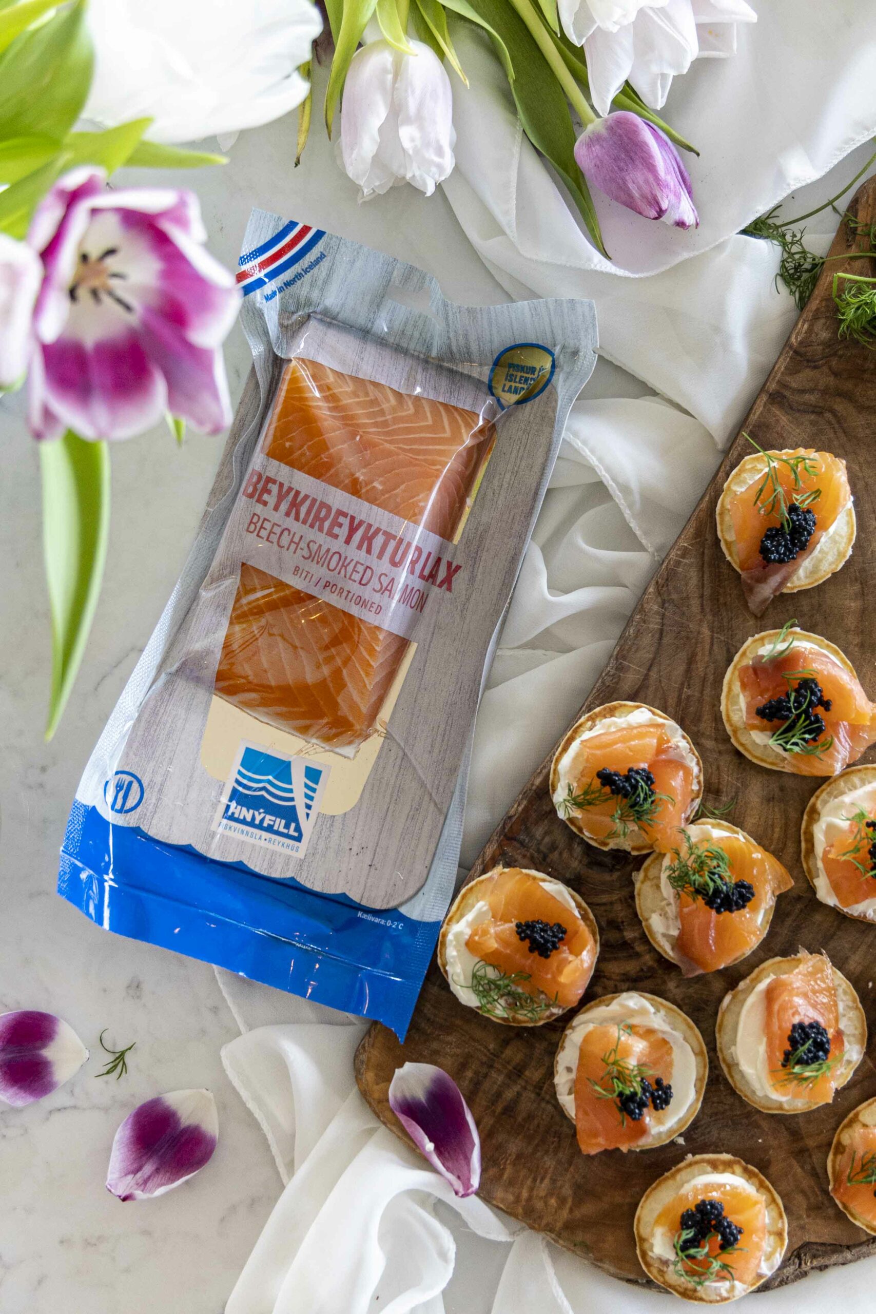 Blinis snittur með reyktum laxi og kavías 