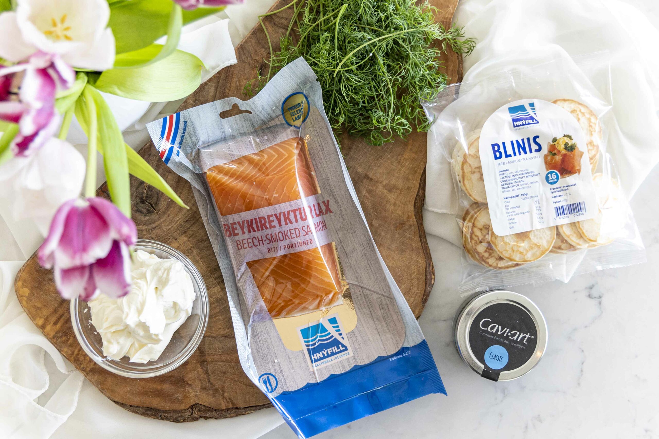 Blinis snittur með reyktum laxi og kavías 