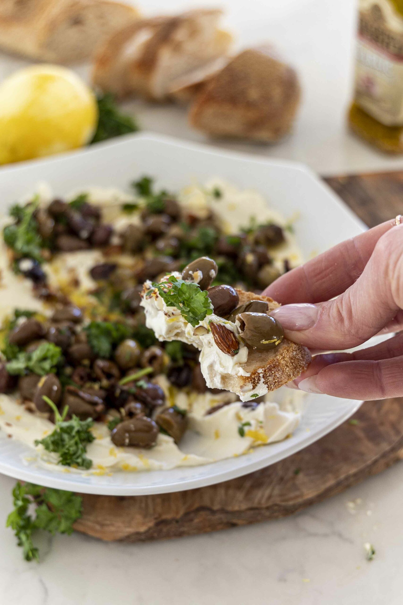 Ómótstæðileg rjómaosta og ólífu ídýfa