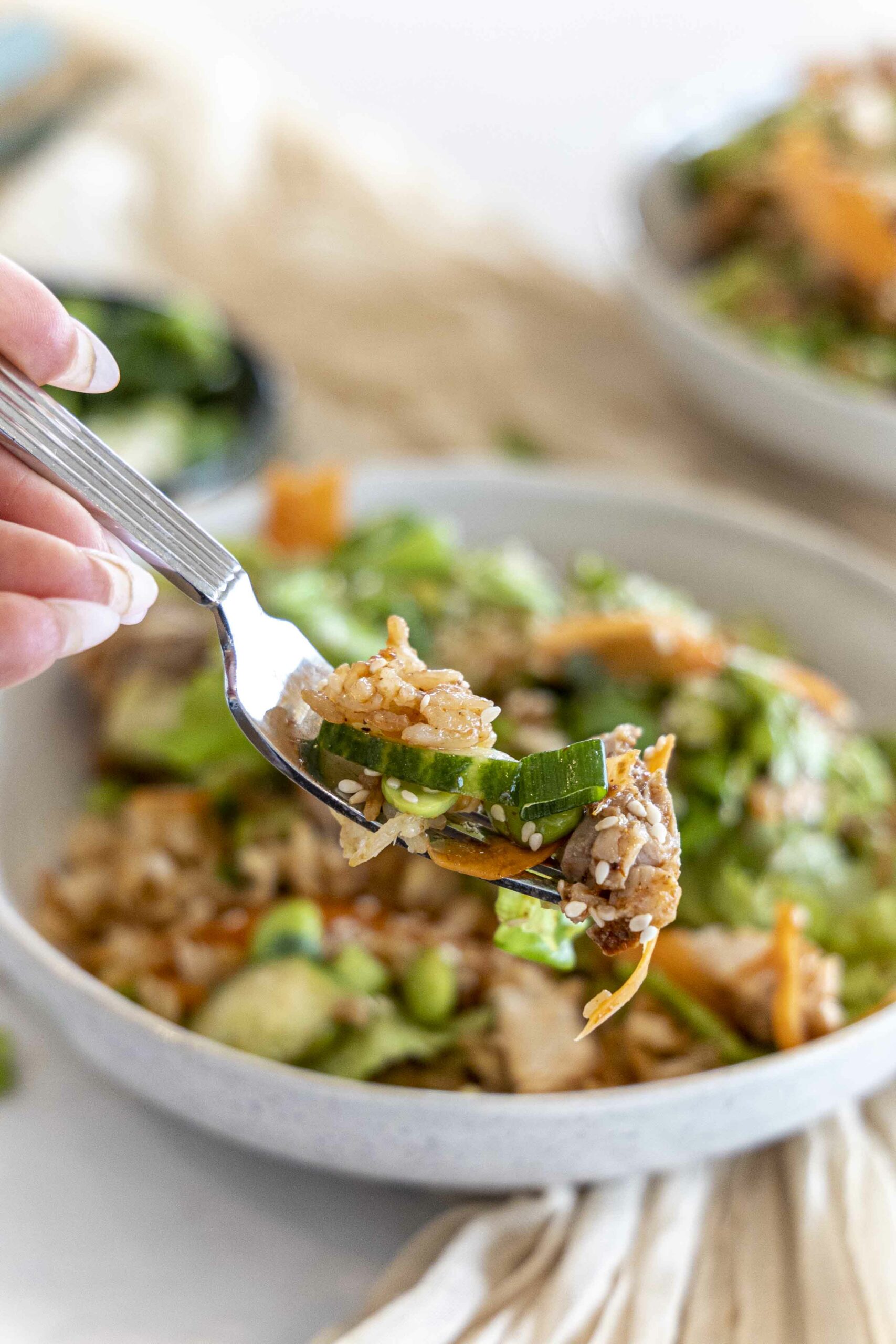 stökk hrísgjrjónaskál með bbq kjúklingi