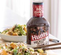 stökk hrísgjrjónaskál með bbq kjúklingi