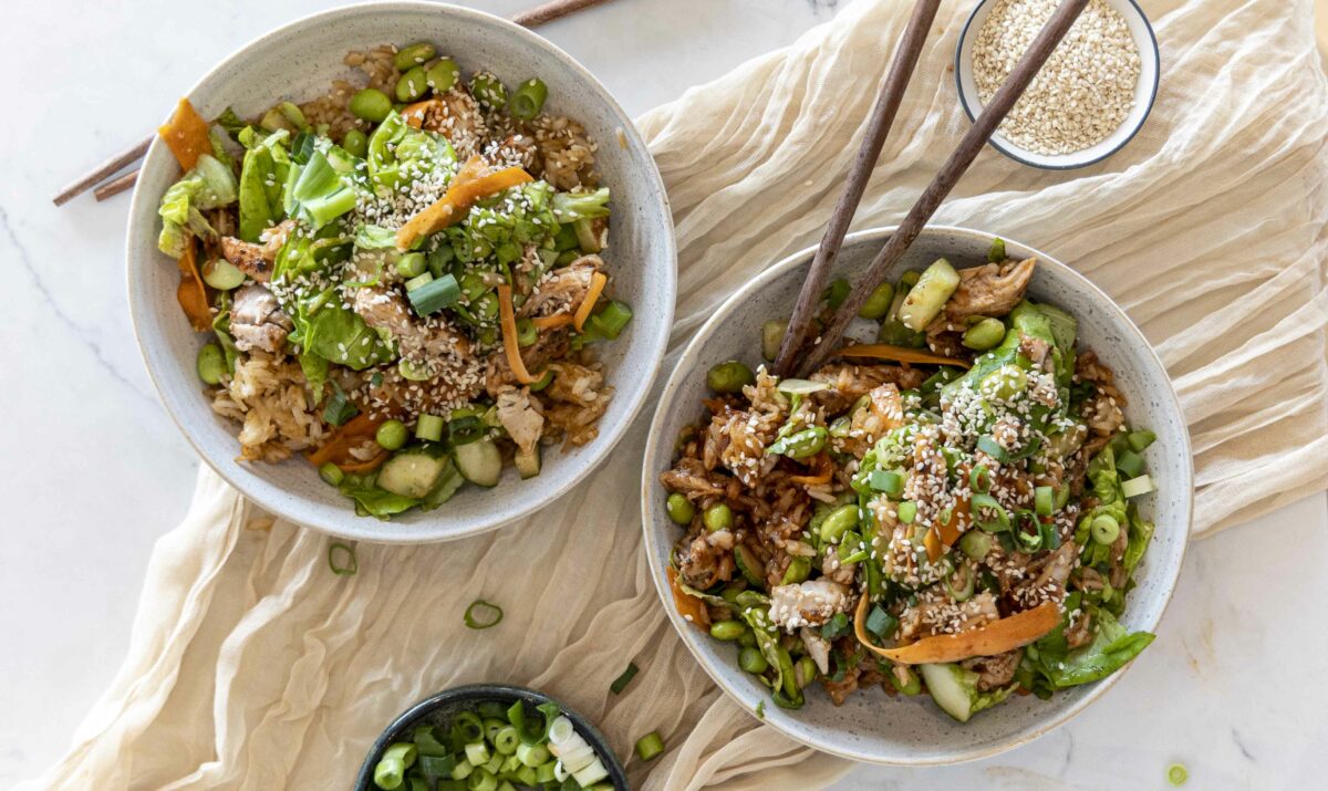 stökk hrísgjrjónaskál með bbq kjúklingi