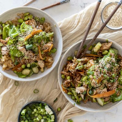 stökk hrísgjrjónaskál með bbq kjúklingi