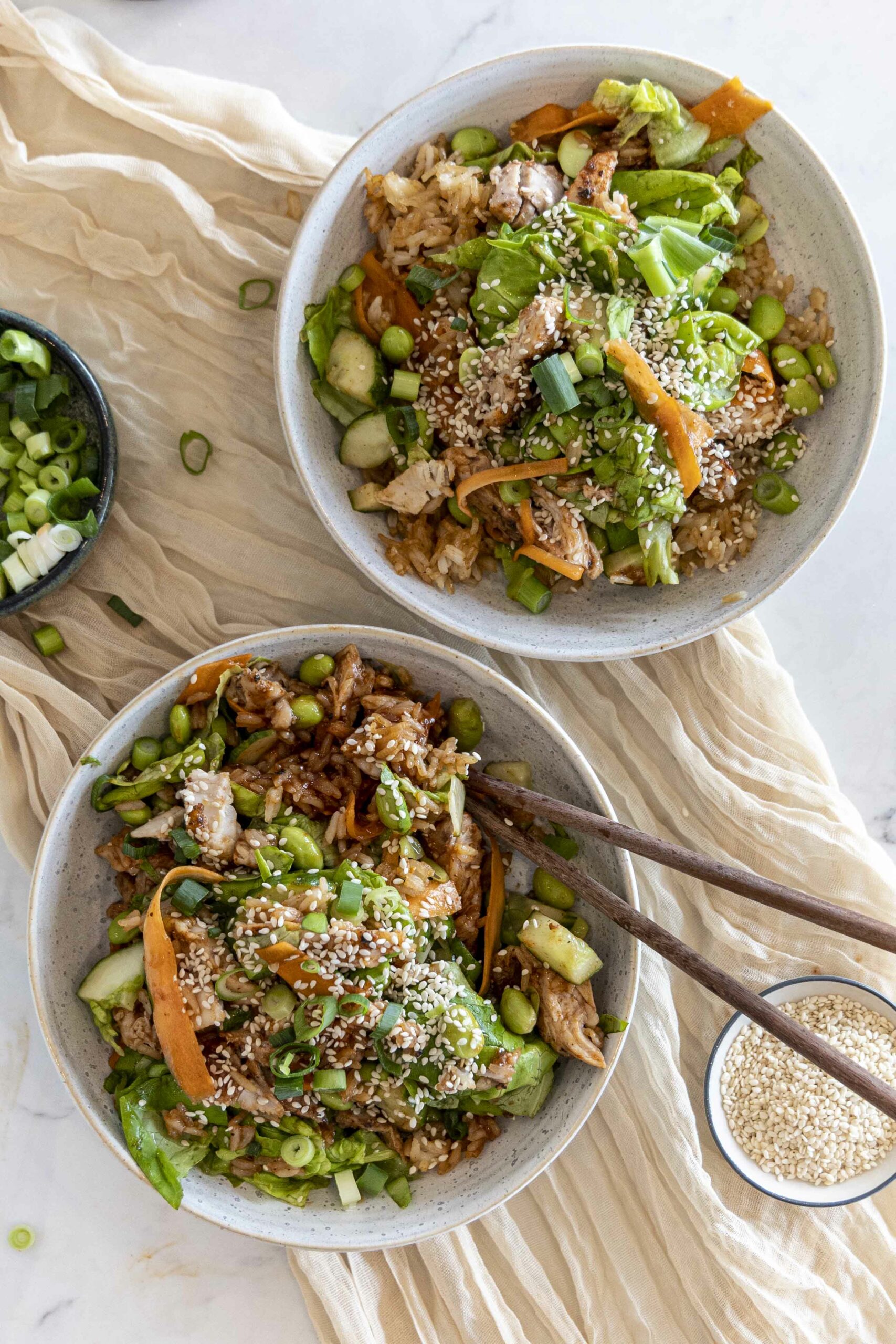 stökk hrísgjrjónaskál með bbq kjúklingi