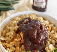 stökk hrísgjrjónaskál með bbq kjúklingi