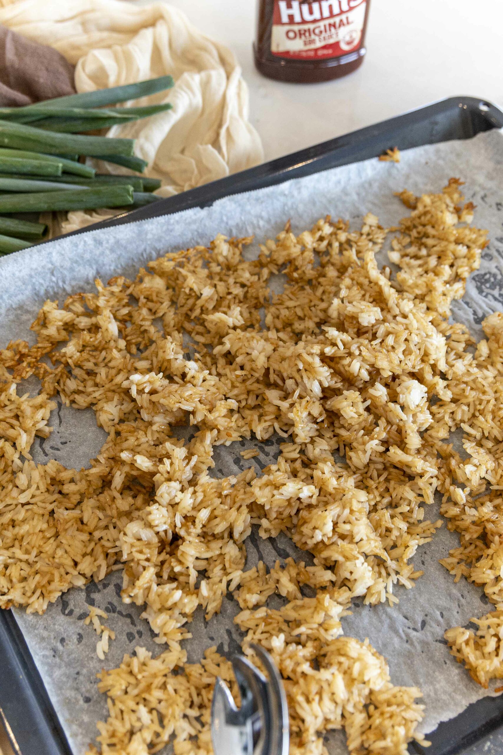 stökk hrísgjrjónaskál með bbq kjúklingi