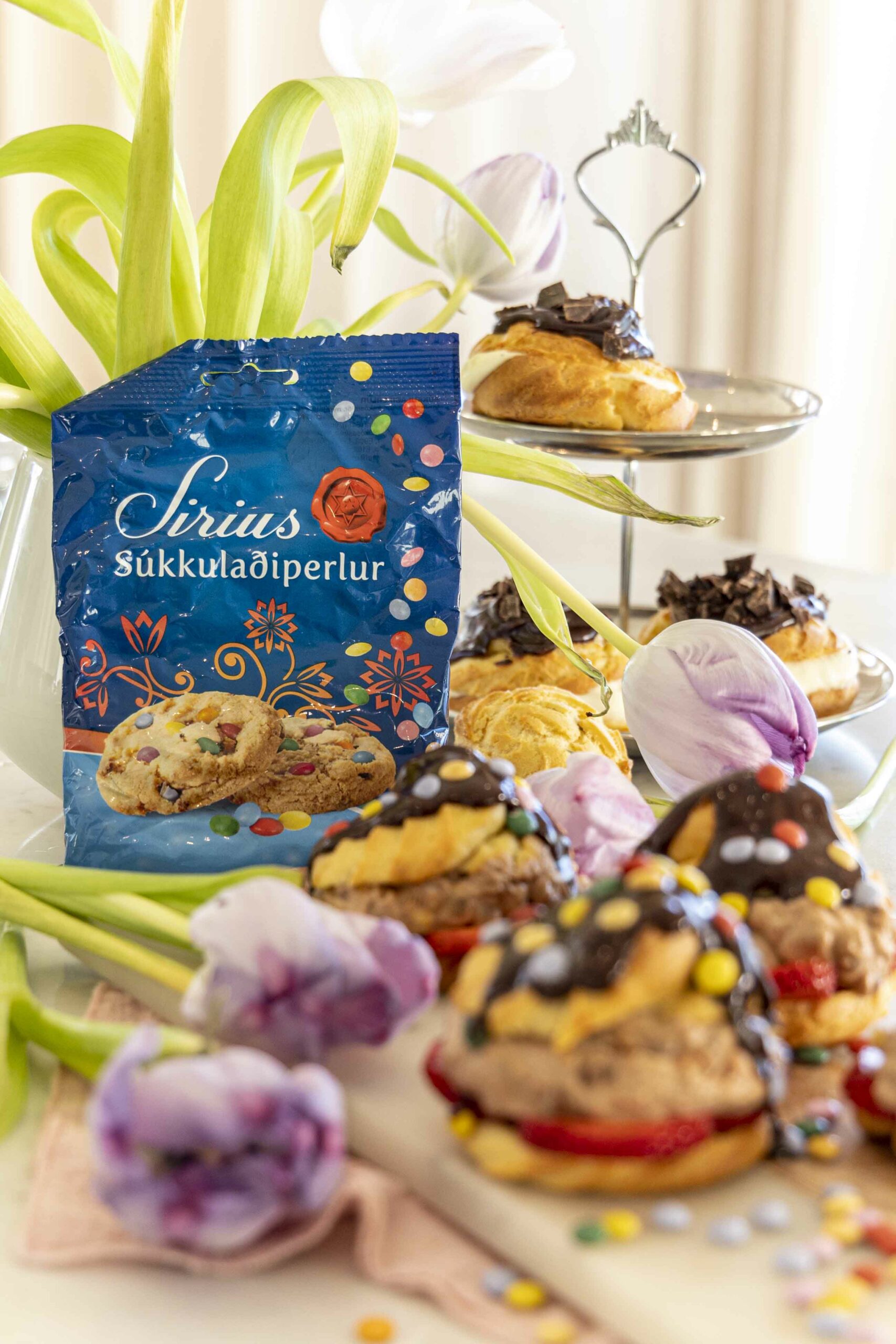 nammibollur - vatnsdeigsbollur með súkkulaðirjóma, eitt sett kurli, súkkilaðiperlum og mjúkum súkkulaðitoppi