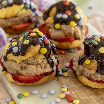 nammibollur - vatnsdeigsbollur með súkkulaðirjóma, eitt sett kurli, súkkilaðiperlum og mjúkum súkkulaðitoppi