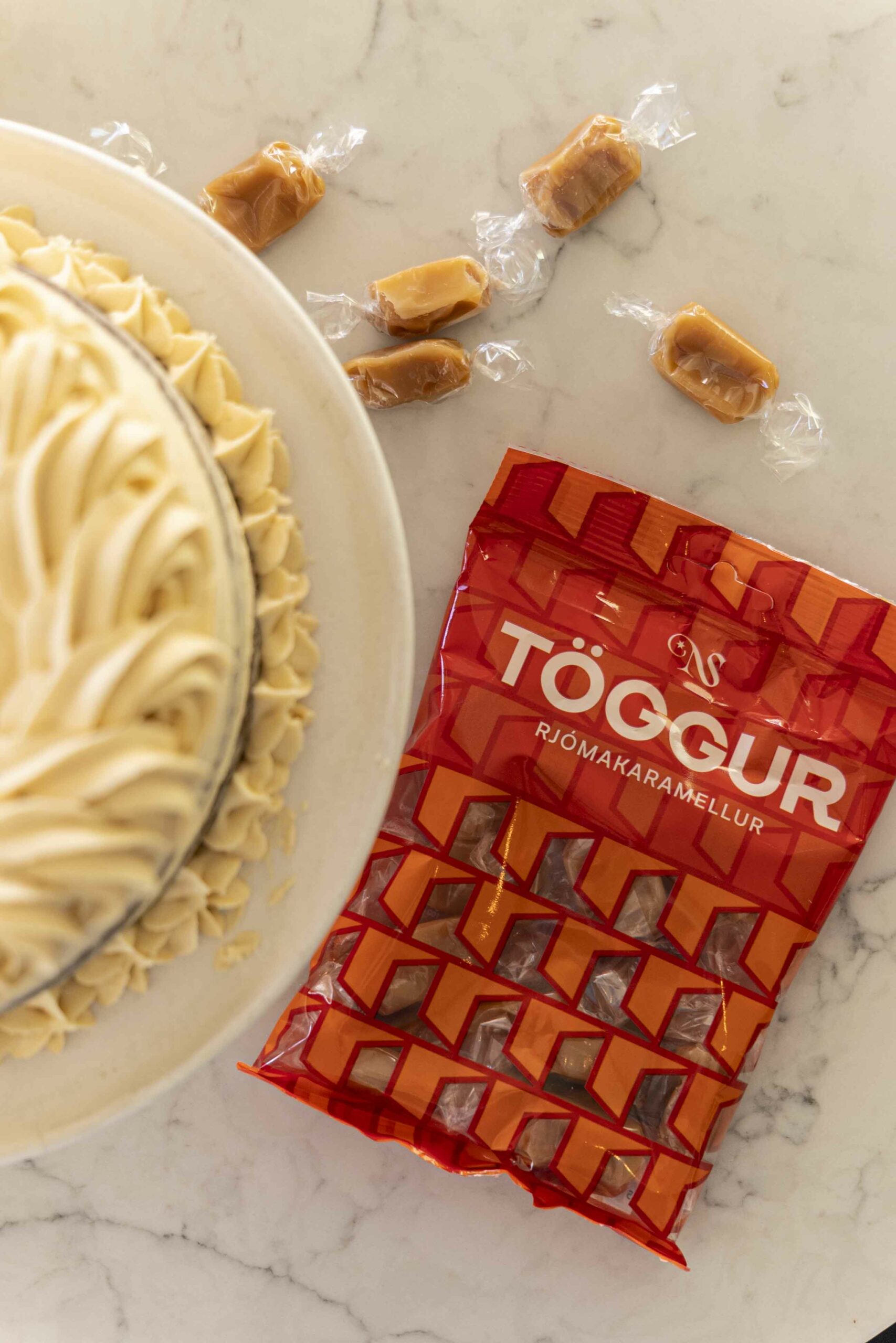 súkkulaðikaka með karamellu smjörkremi