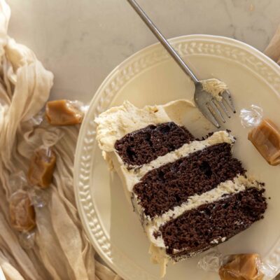 súkkulaðikaka með karamellu smjörkremi