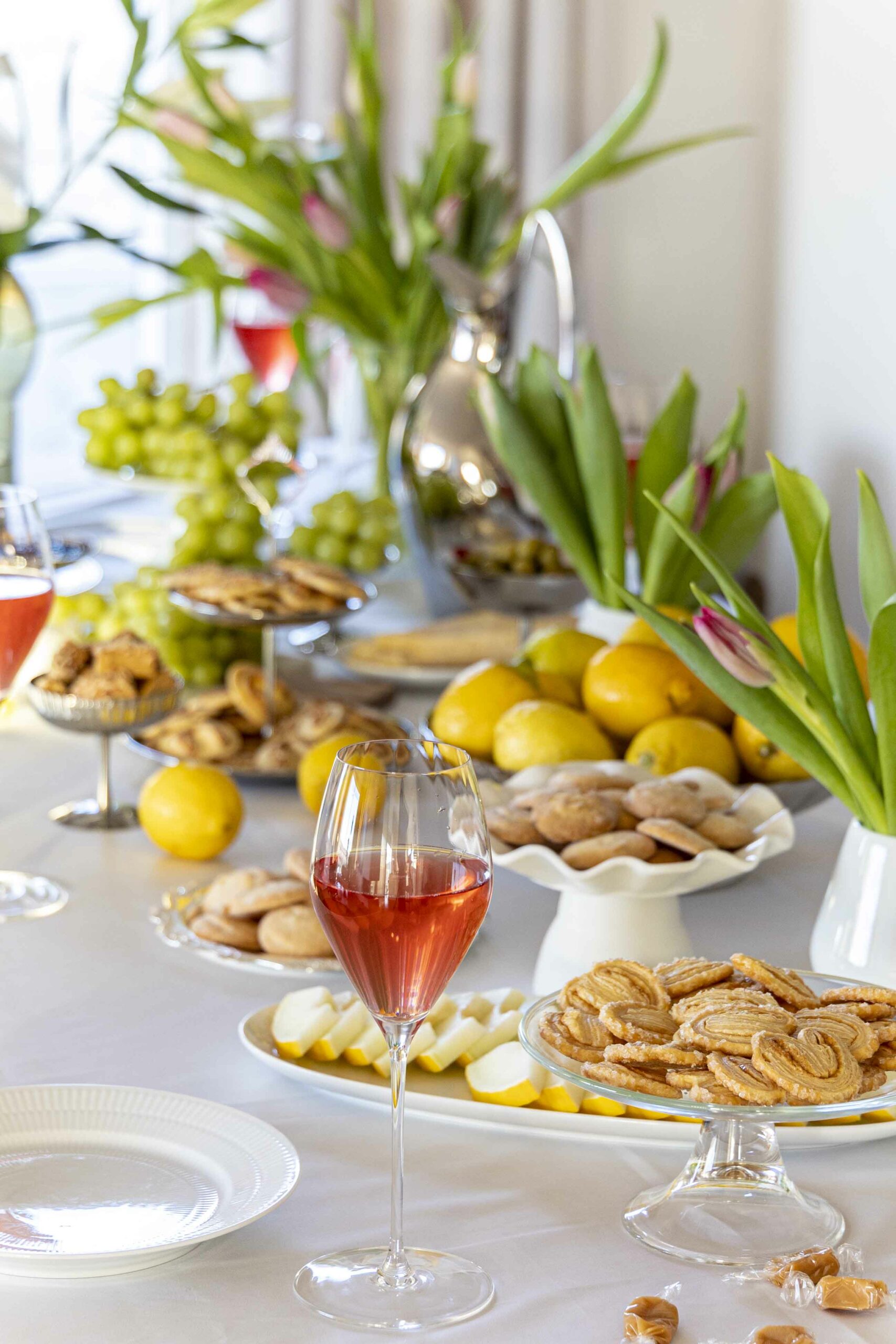 High tea boð með Van Strien