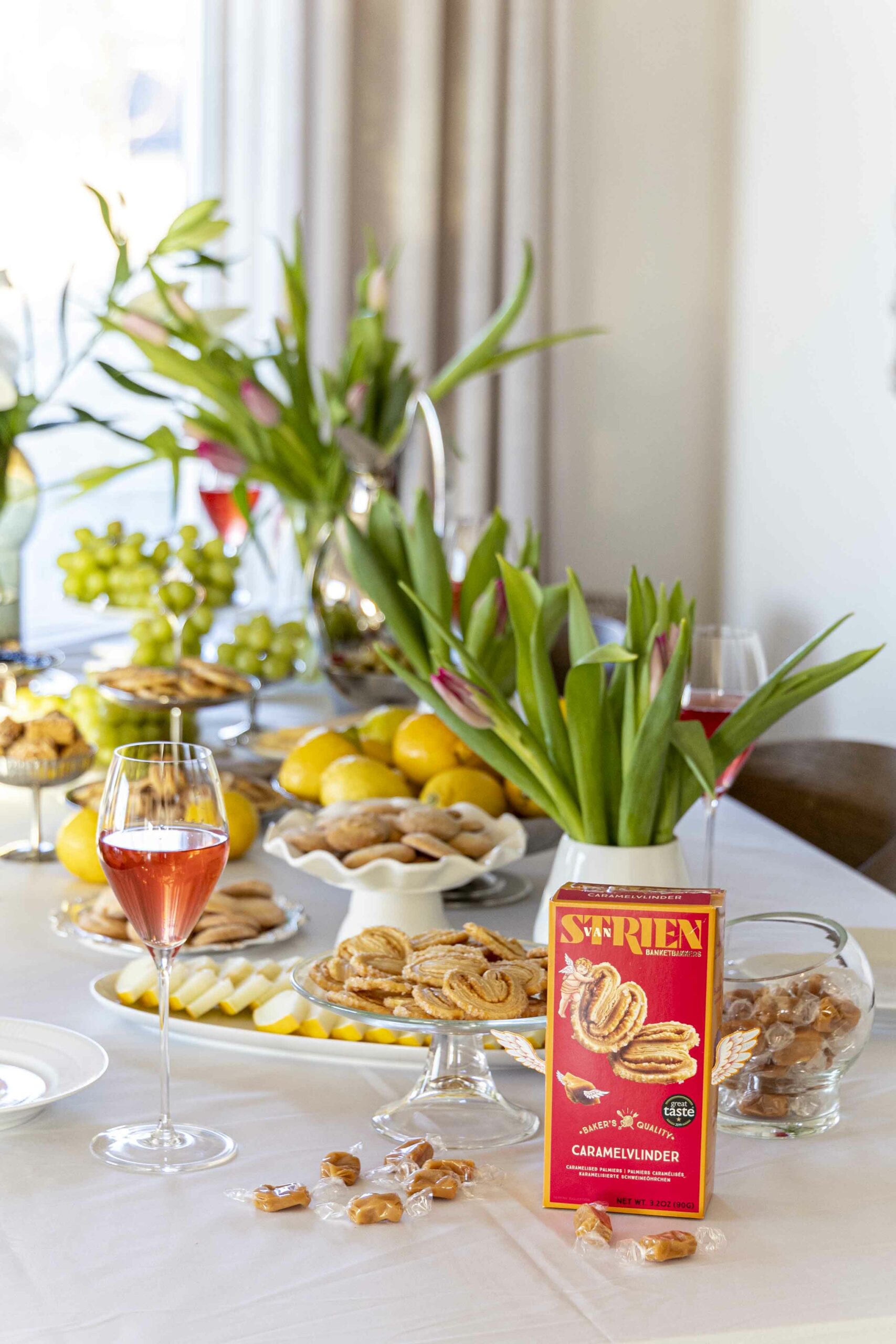 High tea boð með Van Strien